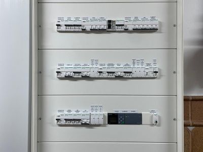 Cuadro eléctrico terminado con sistema de control domótico en Pontevedra