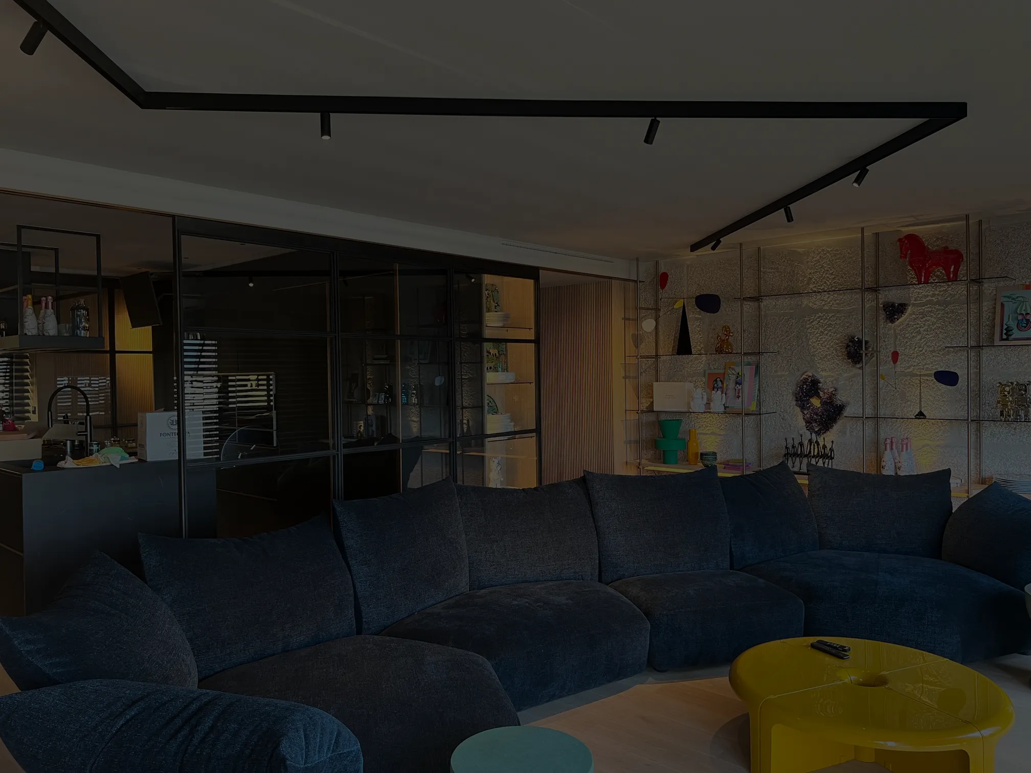 Instalación de iluminación LED y domótica en vivienda moderna en Pontevedra